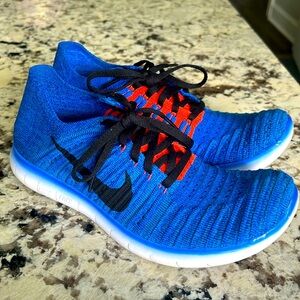 Women’s Nike Flyknit sneakers